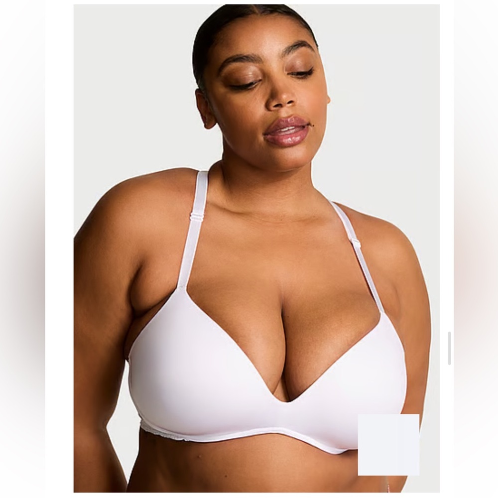 NWT - Victoria's Secret Sexy Tee Daisy Lace Wireless Push-Up Bra